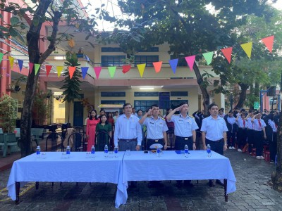 Trường THCS Phan Bội Châu tổ chức lễ chào cờ kỉ niệm ngày thành lập Quân đội Nhân dân Việt Nam
